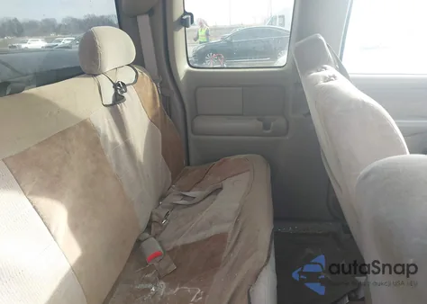 2002 Chevrolet Silverado 1500 Ls z USA, uszkodzony, nr VIN 2GCEC19T521240197